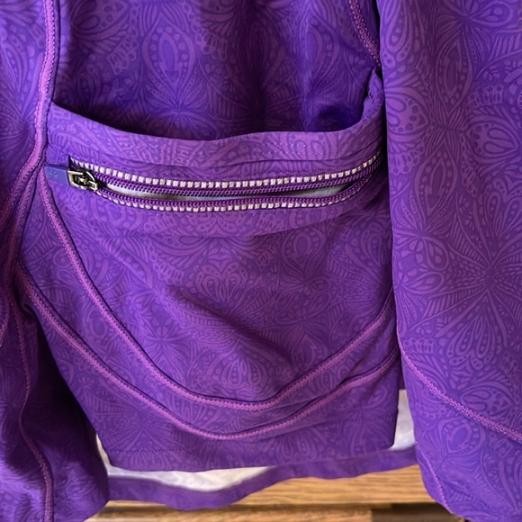 Athleta Key Hole Built In Bra Athletic Top EUC XL - Picture 6 of 13